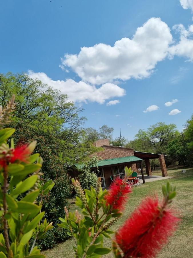 Cabanias El Aguaribay Lodge *
